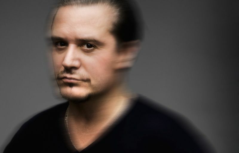 <div class='descwrap'>Mike Patton</div>